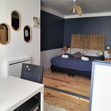Hotel Les 2 Tours Chenay  Zewnętrze zdjęcie