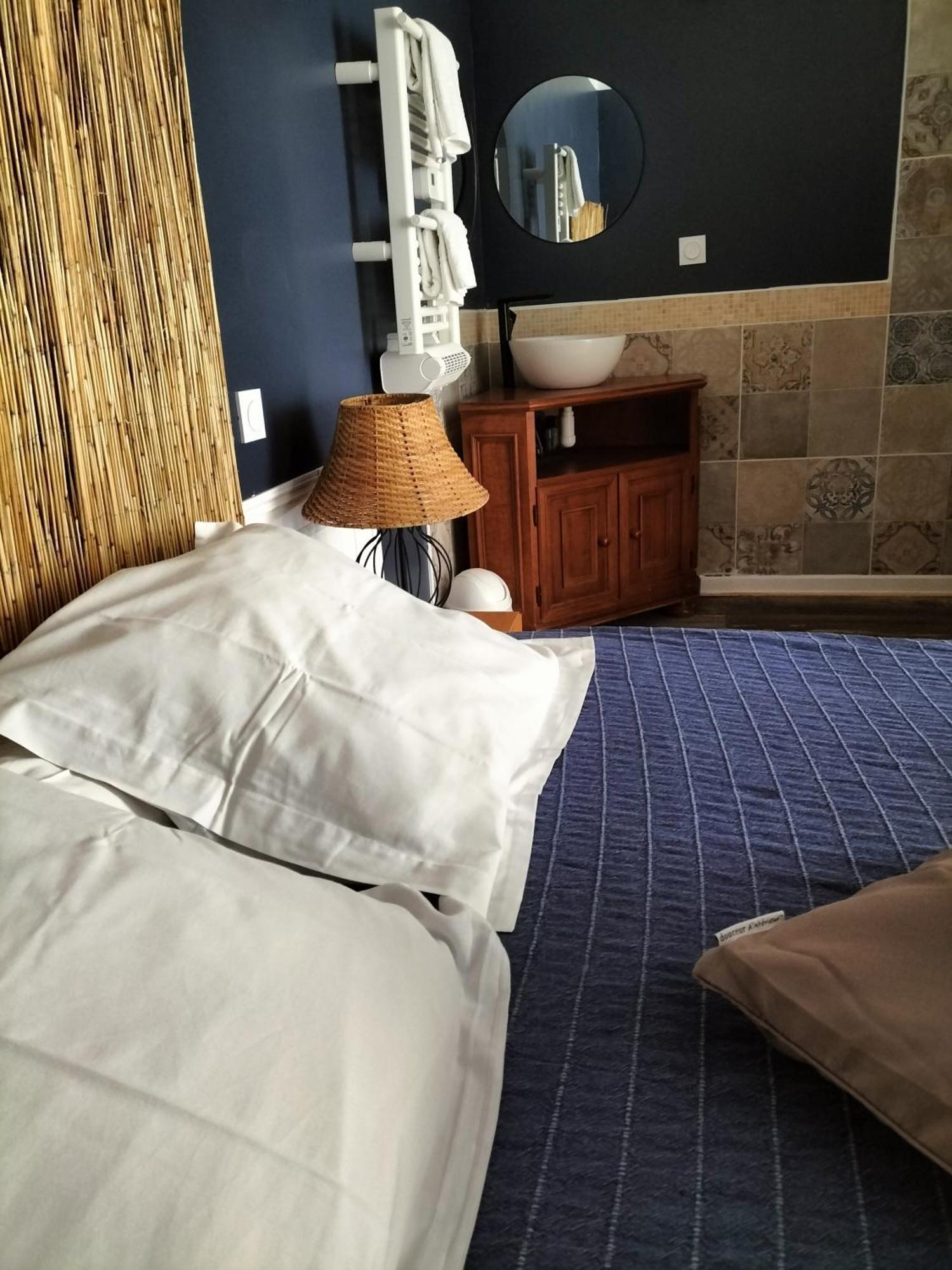 Hotel Les 2 Tours Chenay  Zewnętrze zdjęcie