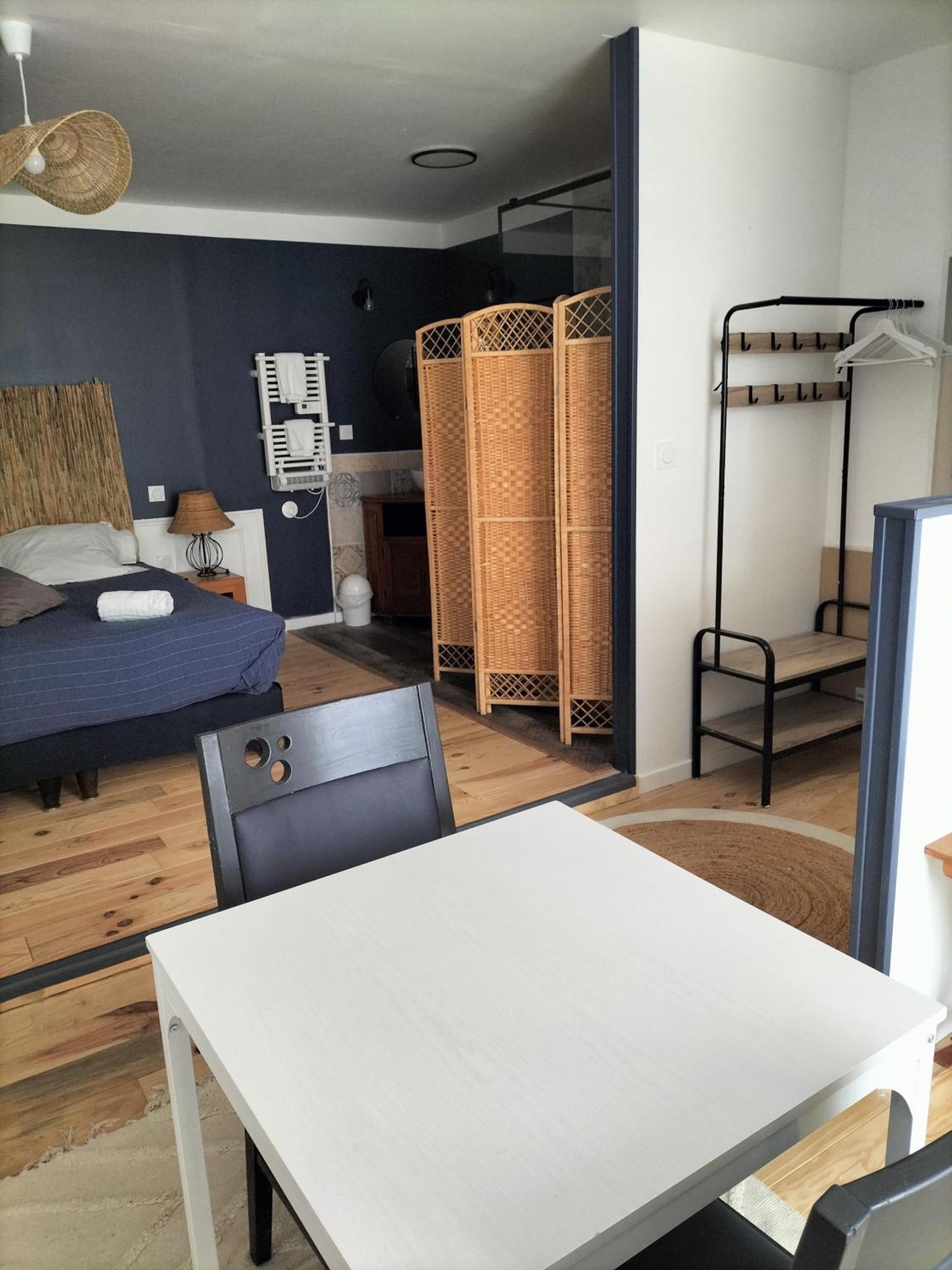 Hotel Les 2 Tours Chenay  Zewnętrze zdjęcie