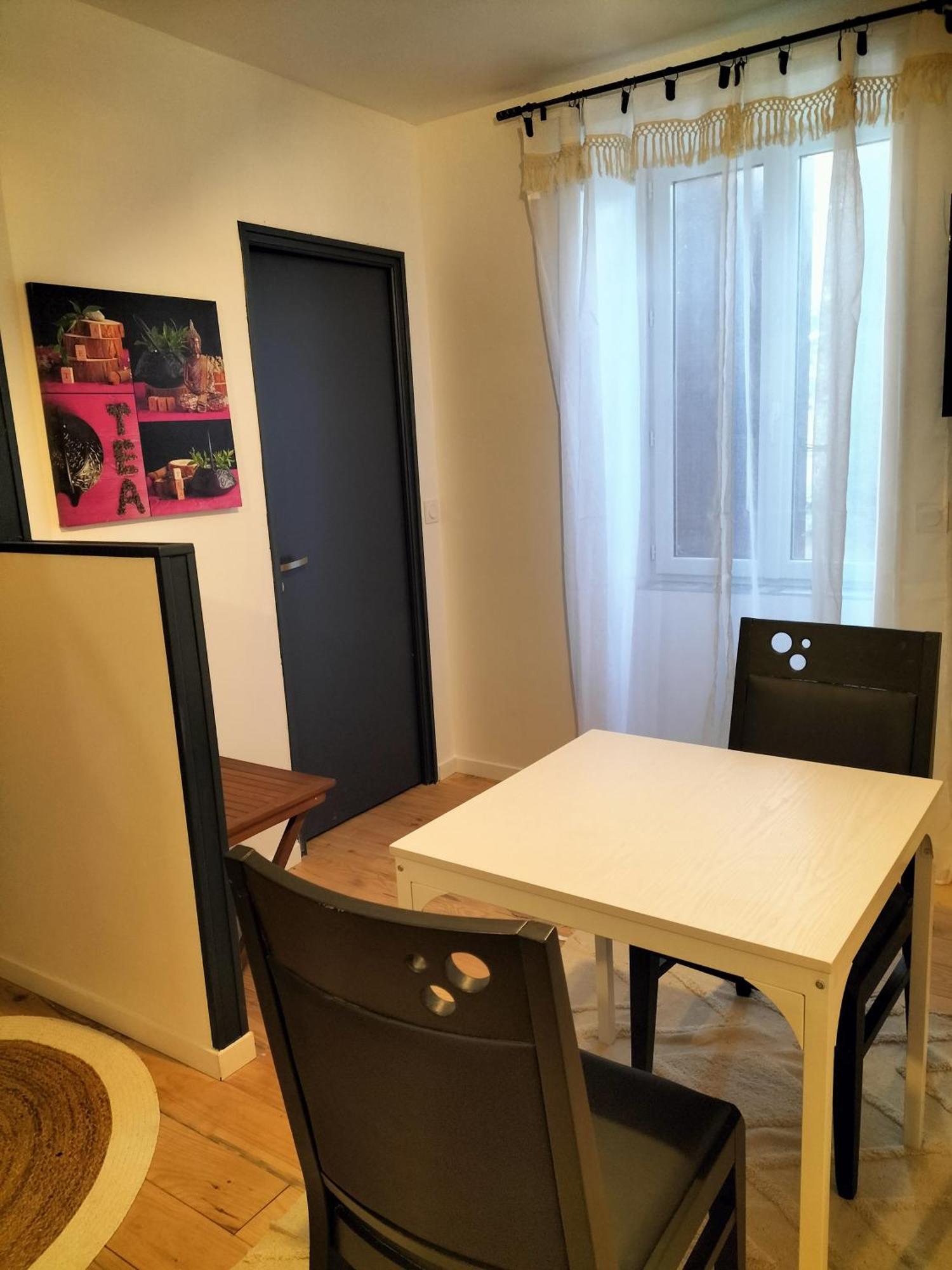 Hotel Les 2 Tours Chenay  Zewnętrze zdjęcie