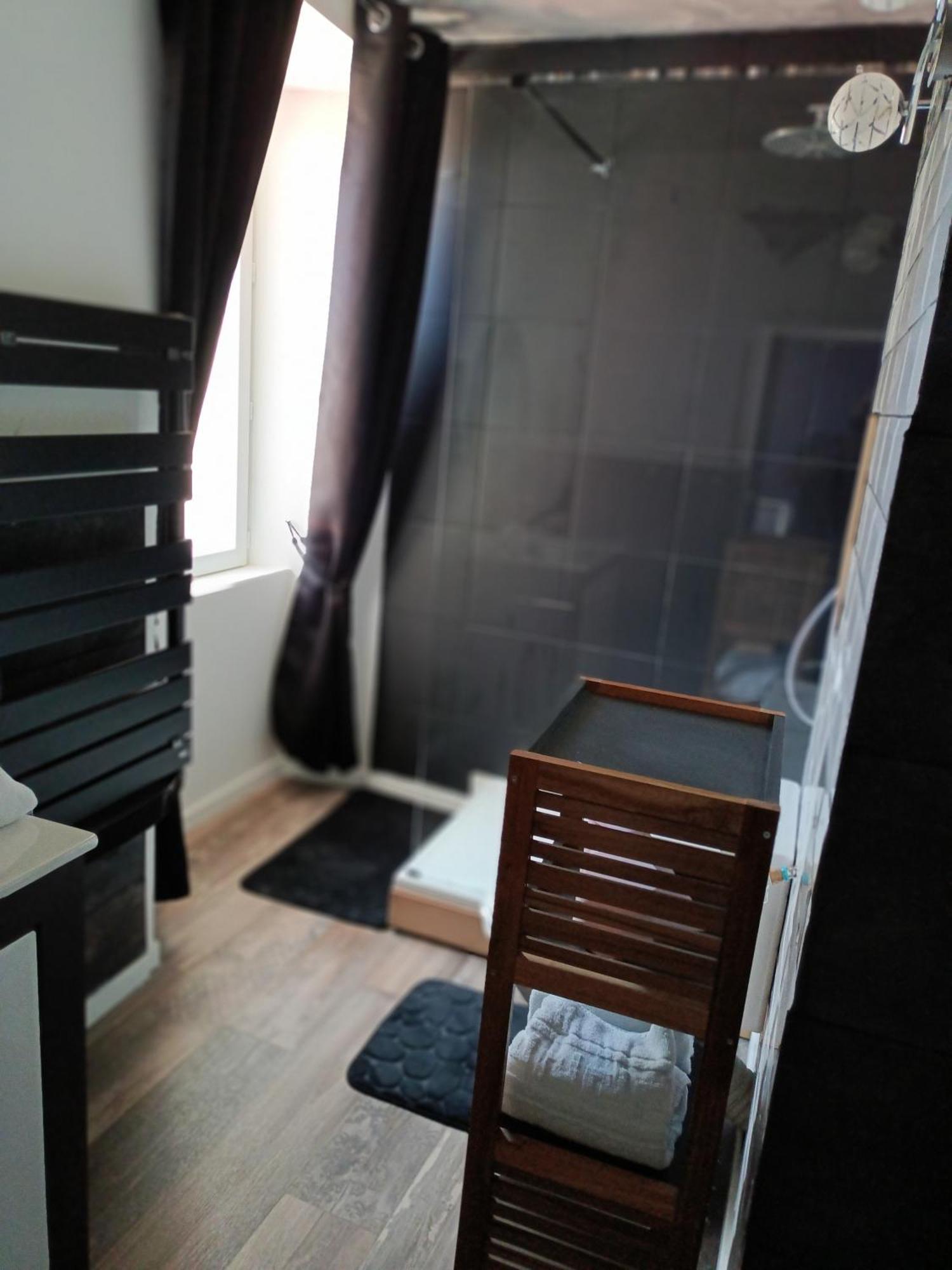 Hotel Les 2 Tours Chenay  Zewnętrze zdjęcie