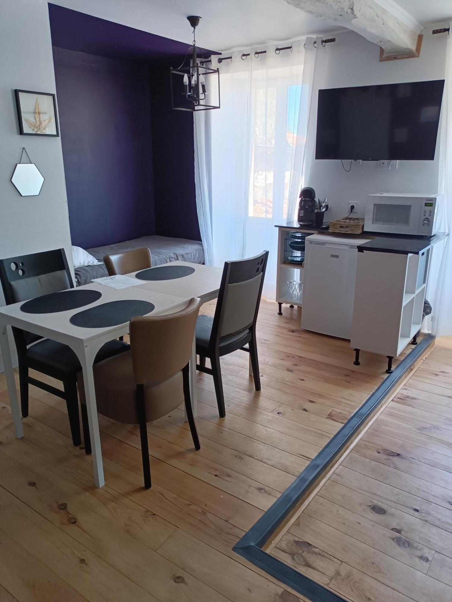 Hotel Les 2 Tours Chenay  Zewnętrze zdjęcie